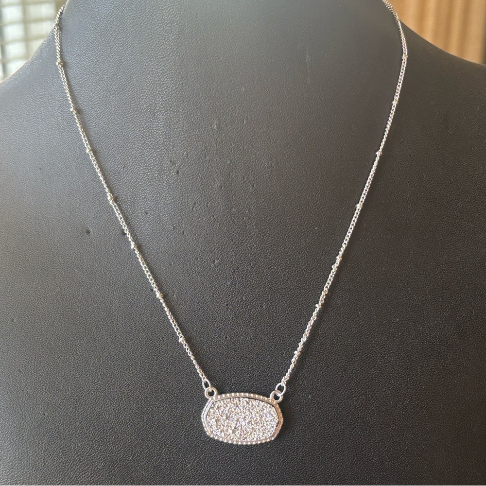 Adorable Silver Drossy styled Pendant Necklace
